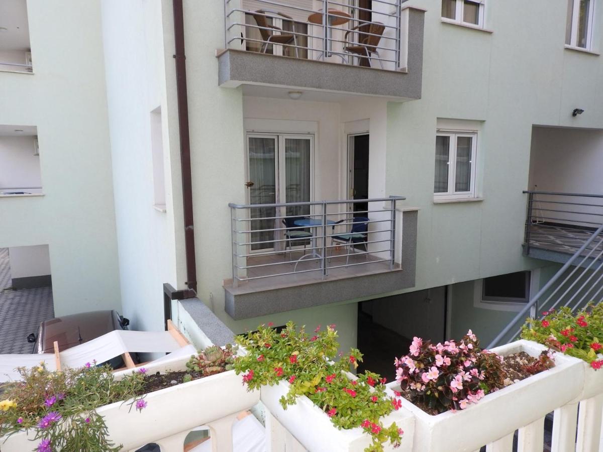 Ruza&Nikolina "1" Apartmani - Башка-Вода Экстерьер фото