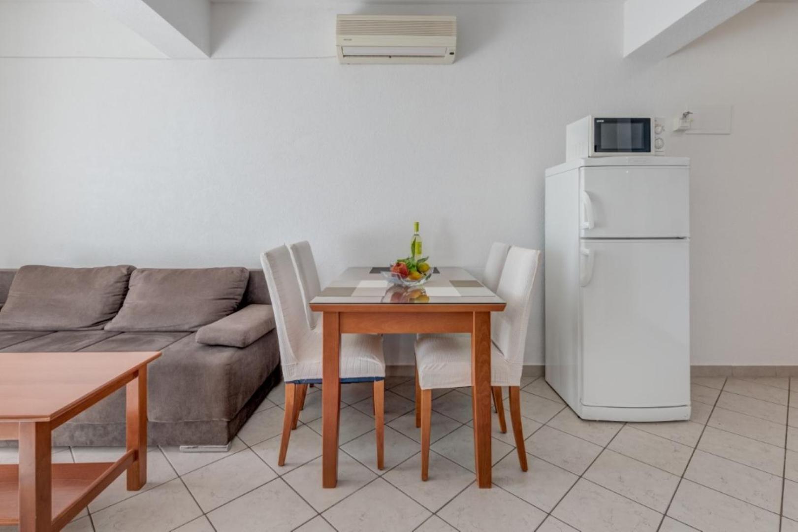 Ruza&Nikolina "1" Apartmani - Башка-Вода Экстерьер фото