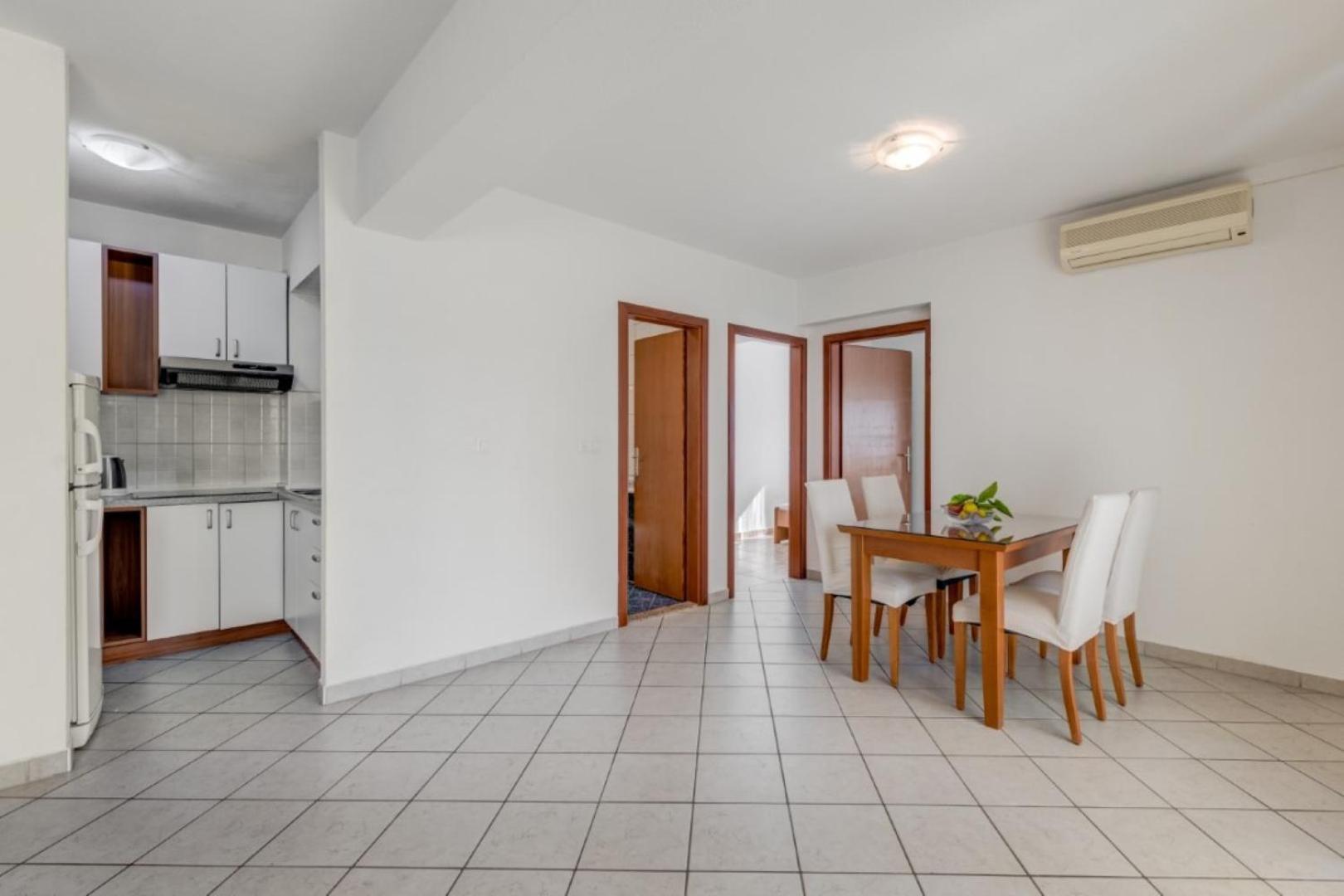 Ruza&Nikolina "1" Apartmani - Башка-Вода Экстерьер фото